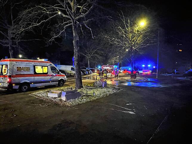 Die Feuerwehr rückte in die Schauinslandstraße mit mehreren Einsatzkräften aus.