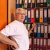 Die Ordner füllen ganze Schränke: Wolfgang Tröndle hat gut 40.000 Bilder über Murg in seinem Archiv.