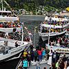 Die sechs beteiligten Schiffe bildeten bei der 52. Internationalen Flottensternfahrt einen Stern vor der Stadt Bregenz.