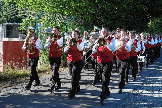 Bild 25: Bilder vom Sternmarsch und Fahneneinmarsch zum 175-jährigen Bestehen der Musikkapelle Ailingen