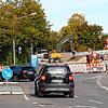 Aktuell wird der Kreisverkehr vor der Konstanzer Brücke und der Günter-Neurohr-Brücke in Richtung Mettnau saniert. Dort, wo im Bild die ...