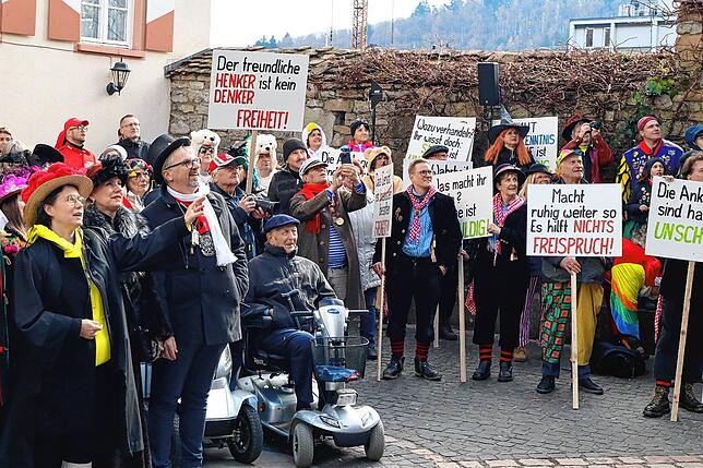 Bild 36: Das Narrengericht in Tiengen kennt keine Gnade! Das sind die Bilder