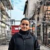 Tugce Atik Ünal in der Villinger Goldgrubengasse. Seit Mitte Juli kann sie ihre Reinigung zumindest teilweise wieder öffnen.
