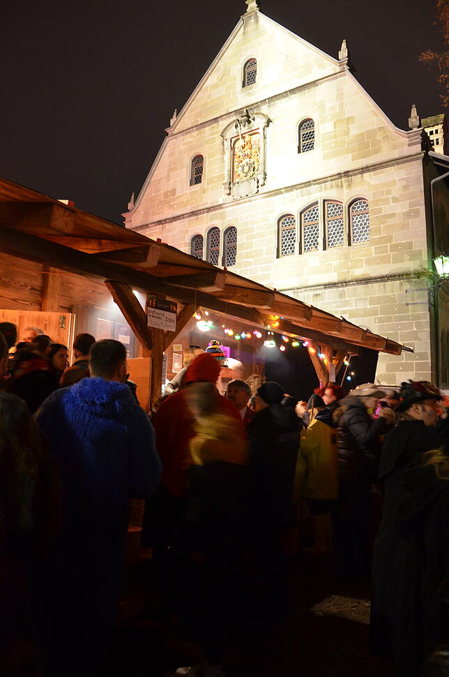 Bild 3: Temperaturen eiskalt: Stimmung heiß zum Nachtumzug