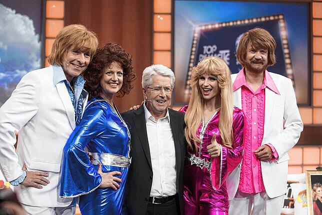 Die Moderatoren Thomas Gottschalk (von links nach rechts), Barbara Schöneberger, Frank Elstner, Michelle Hunziker und Günther Jauch ...
