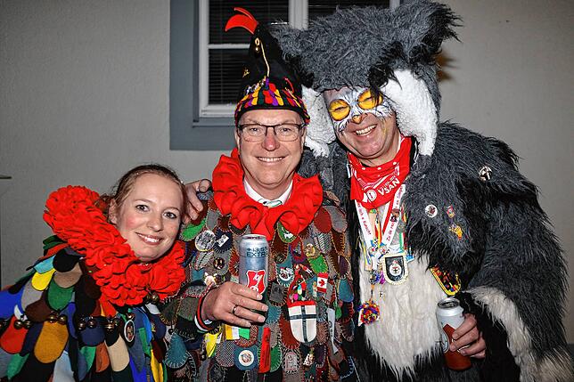 Bild 2: In der Altstadt treffen sich Hexen, Einhörner und Piraten bei der Straßenfasnacht