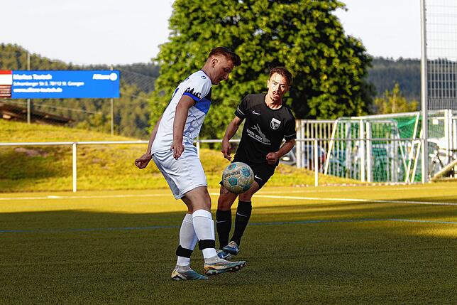 Bild 37: Der FV Tennenbronn gewinnt gegen den FC Öhningen-Gaienhofen. Wir haben die besten Bilder!