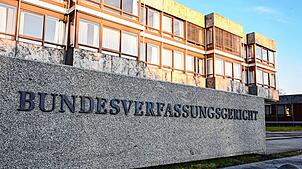 Die SPD will ein AfD-Verbotsverfahren vorbereiten. Doch welche Kriterien hat das Bundesverfassungsgericht für das Verbot von Parteien? ...