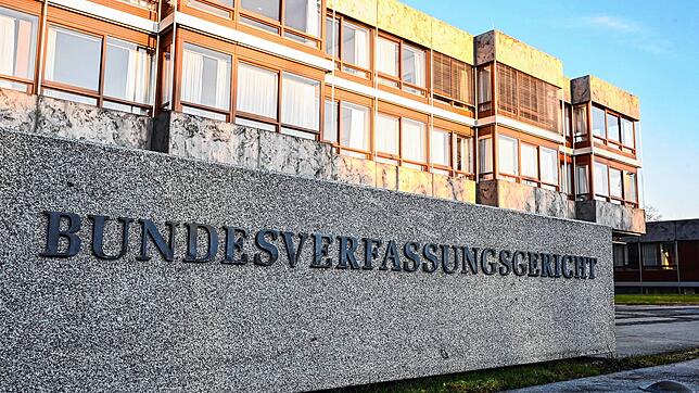 Die SPD will ein AfD-Verbotsverfahren vorbereiten. Doch welche Kriterien hat das Bundesverfassungsgericht für das Verbot von Parteien? ...