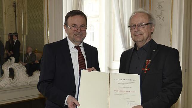 Bild : Große Ehre für Wehrer Mediziner: Gerhard Dieter mit Bundesverdienstkreuz ausgezeichnet