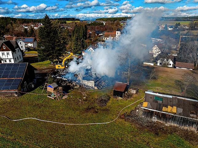 Bild 9: Bilder vom Großbrand in Fischbach: So haben die Flammen gewütet