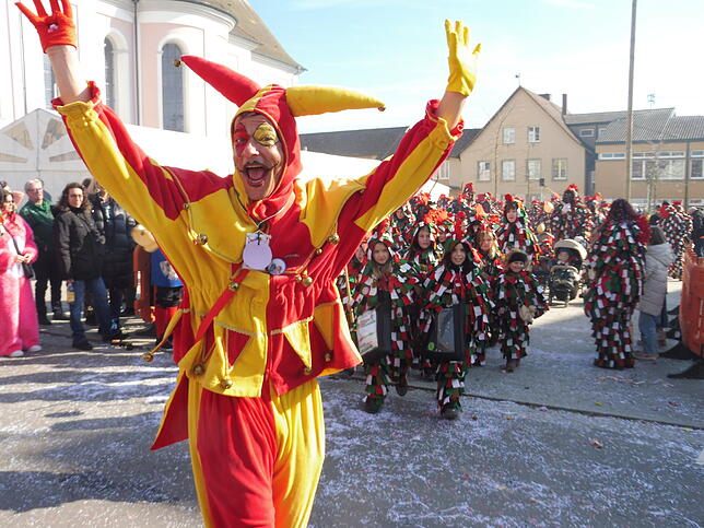 Bild 22: Fasnet-Sunntig-Umzug 2025 in Hilzingen: Farbenfrohes Treiben