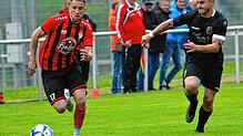 Im Duell zwischen Christian Feger (TuS Bonndorf, links) und Marco Effinger (SG Marbach/Rietheim) hat der Bonndorfer hier die Nase vorn. ...