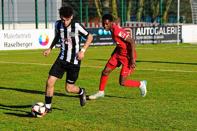 Bild 1: Die U17 des SC Freiburg zu Gast im Friedengrund: Das sind unsere Bilder!