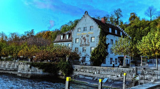Das Hotel Wilder Mann heute, von der Seestraße aus gesehen. Seit dem Ende der Saison 2018 ist das Traditionshaus geschlossen. Derzeit ...