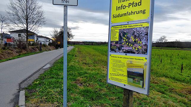 16 dieser Infotafeln, wie hier an der Ecke Heggelinstraße/Storchenblick, hat die Initiative gegen die Südumfahrung im Naherholungsgebiet ...