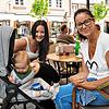 Verena Teufel (links), ihr Sohn Luis und Tina Schmid aus Balingen profitieren von den Lockerungen. Sie haben spontan im Zampolli Platz ...