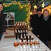An den elf Ständen tummelten sich die Besucher. Unser Bild zeigt Markus Blender sowie Irmgard und Josef Schmid (rechts von hinten nach ...