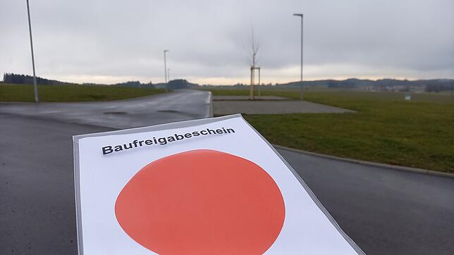 Bald schon könnte die erste Baugenehmigung im Baugebiet Röschberg Süd ausgestellt werden. Formal gesehen ist das Gebiet bereit, bebaut ...