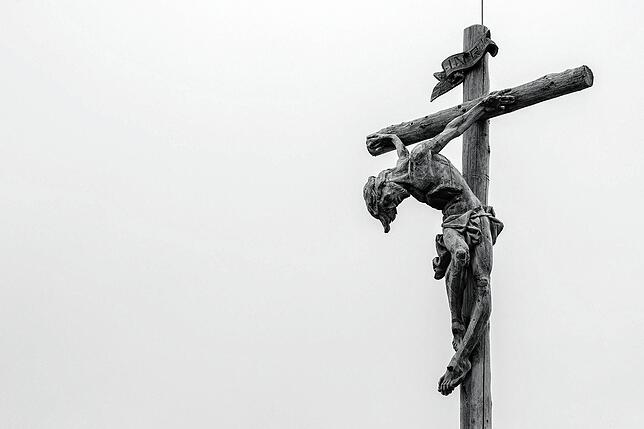 Auf dem 2282 Meter hohen Außerraschötz (Südtirol) begegnet uns eine eindrückliche Darstellung des Messias im Todeskampf.