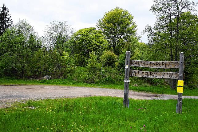 Der Weißenbachparkplatz am Hochkopf bei Todtmoos war Fundort einer Leiche im Jahr 1997. Hinter der Böschung im Hintergrund wurde damals ...