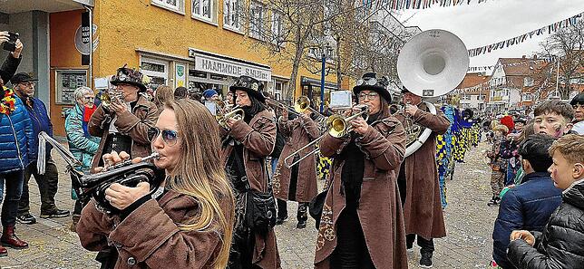 Bild 9: Der Montagsumzug in Bad Dürrheim setzt den gutgelaunten Punkt unter die diesjährige Fasnet &ndash; Teil 2