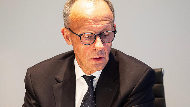 Bundeskanzler Friedrich Merz (CDU) bei einem Telefonat mit US-Präsident Trump.