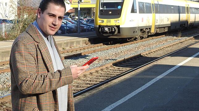 Der IRE nach Basel hat Einfahrt in Bad Säckingen: Francesco Santagada hat ein Jahr lang genau hingeschaut, wie viel Verspätung die Züge ...