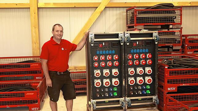Elektrotechnikmeister Florian Ettwein, Chef von MSV Suedwest, in der neuen Halle der Firma im Immendinger Gewerbegebiet Donau-Hegau. Das ...