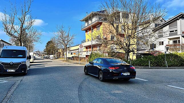 In der Fritz-Arnold-Straße im Konstanzer Industriegebiet wird Montagabend, 17. Februar, ein Mann überfallen.