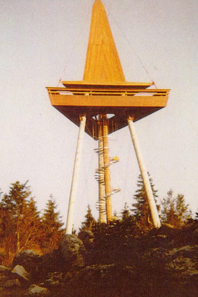 Viele Helfer machten es möglich, dass im Sommer 1974 der zweite Gugelturm, eine technische Meisterleistung, fertig wurde.