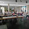 Ein improvisiertes Klassenzimmer für die Klasse 5b in der Aula der Realschule Stühlingen. Dort werden Fünft- und Sechstklässler seit ...