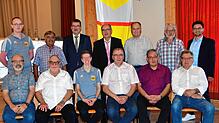 Team für die Zukunft: Beim Bezirkstag, den der FC Bergalingen in Willaringen ausgerichtet hat, wurden der Fußballausschuss des Bezirks ...