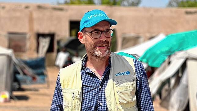 Marc Uricher im Flüchtlingscamp Abdullah Naji Port Sudan. Dort herrscht große Hitze, das Wasser ist knapp.