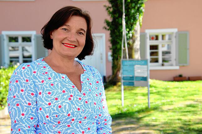 Die Hebamme Nicole Nawrath kann in dieser außerordentlichen Zeit werdende Eltern beruhigen. Denn, wenn man den Eltern erkläre, welche ...