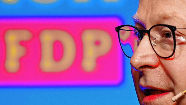 Michael Theurer, Vorsitzender der FDP in Baden-Württemberg beim Landesparteitag. Die Partei stellt sich bei der Impfpflicht gegen ...