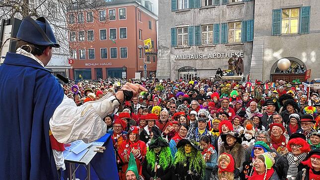 Bild 46: Schmotziger Dunschtig: Auf dem Obermarkt fällt das Jakobiner-Tribunal sein Urteil
