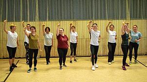 Der Verein Fitness und Sport Minseln hat 14 Gruppen – eine ganz fitte Abteilung ist Fit-Dance mit Übungsleiterin Sabrina Wiedenbauer ...