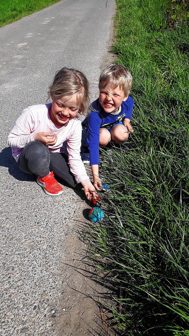 Emma und Moritz freuen sich: Da liegen sogar schon neue Steine!
