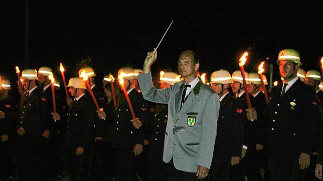 Wie beim 50-jährigen Partnerschaftsjubiläum vor 15 Jahren, hier im Bild, leitet auch in diesem Jahr wieder Markus Hoppe den Großen ...