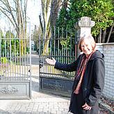 Die Historikerin Adelheid Enderle wird die jüngst gefundenen Knochenfragmente dokumentieren, die danach auf dem Ehrengräberfeld auf dem ...