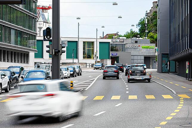 Im Zentrum von Baden (Kanton Aargau) an der Gstühl-Keuzung ist seit Juli 2020 der erste fest installierte Blitzer des Kantons in ...
