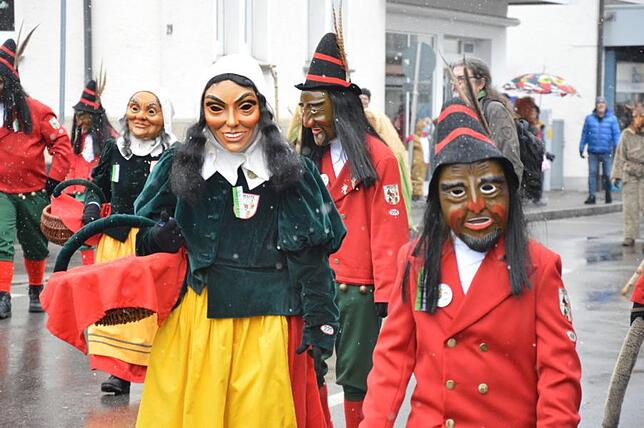 Bild 11: Bilder vom Narrensprung beim Ringtreffen des Alemannischen Narrenrings (Teil 1)