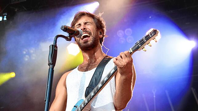 Singer-Songwriter Max Giesinger im Sommer 2018 bei einem Konzert im Schlossgarten in Tettnang. Sein nächster Besuch am Bodensee ...