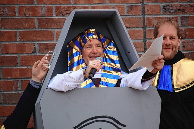 Bild 20: Rathaussturm Salem: Pharao Manfred Härle ist abgesetzt