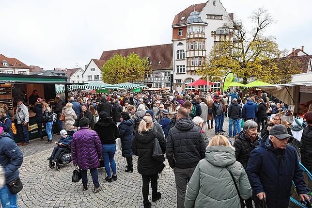 Bild 4: Trubel auf dem Rathausplatz