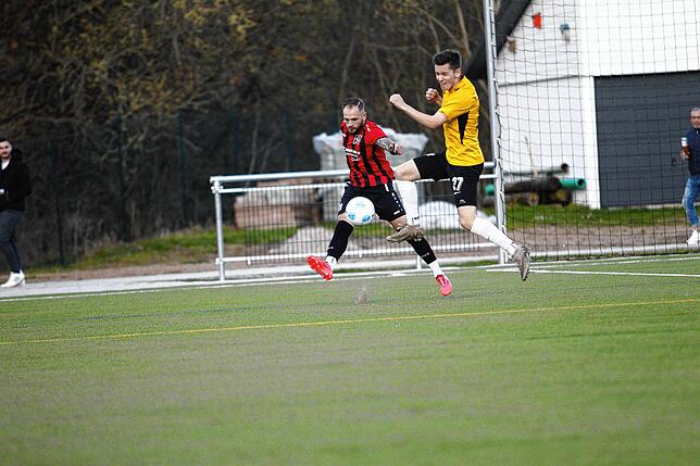 Bild 11: Der FC Gutmadingen sammelt wichtige Punkte gegen den FC Königsfeld – wir haben Bilder von der Partie