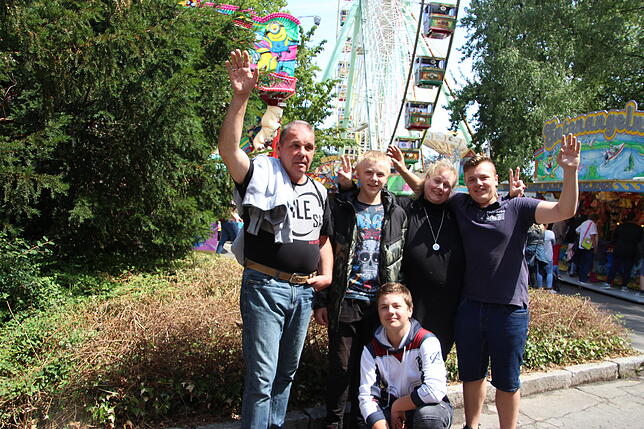 Spaß auf dem Seehasenfest hat Familie Jegler-Rueff (von links): Robert Jegler sowie Kevin, Timo, Cornelia und Marco Rueff.
