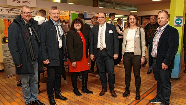 Zum ersten Mal nach zwei Jahren hat der Berufsinformationstag (BIT) der beruflichen Schulen in Präsenz stattgefunden. Sehr zur ...