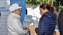 SÜDKURIER-Leserin Christa Mätzig, hier im Gespräch mit Redakteurin Tatjana Burger, besucht gerne die Konzerte aus der Weltklassik-Reihe. ...